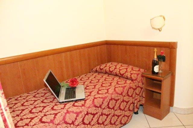 Hotel Suite Caesar Roma Eksteriør bilde